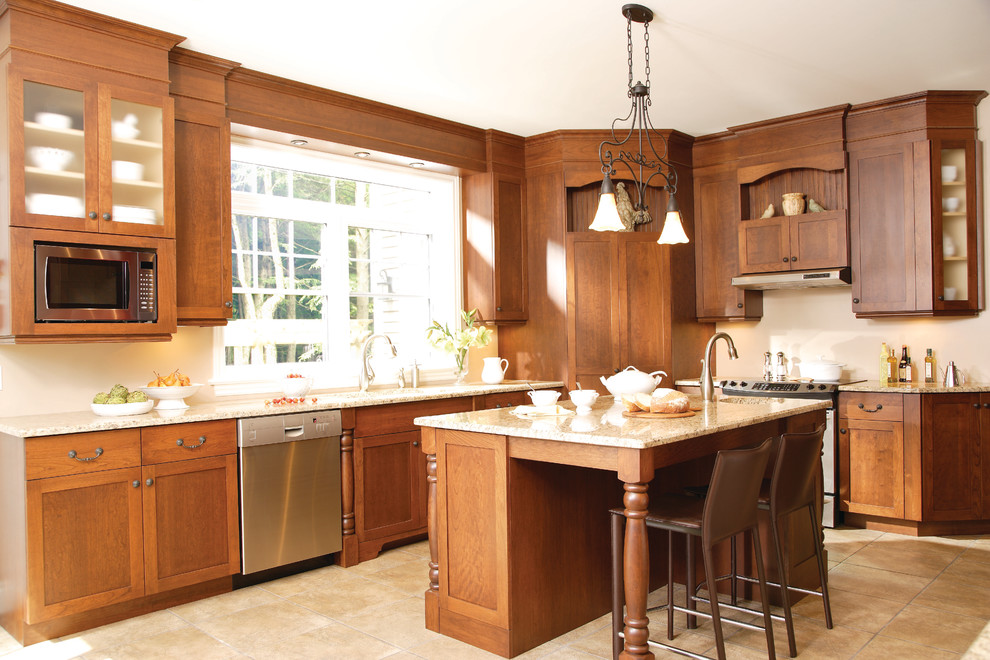 Elegant kitchen photo in Montreal