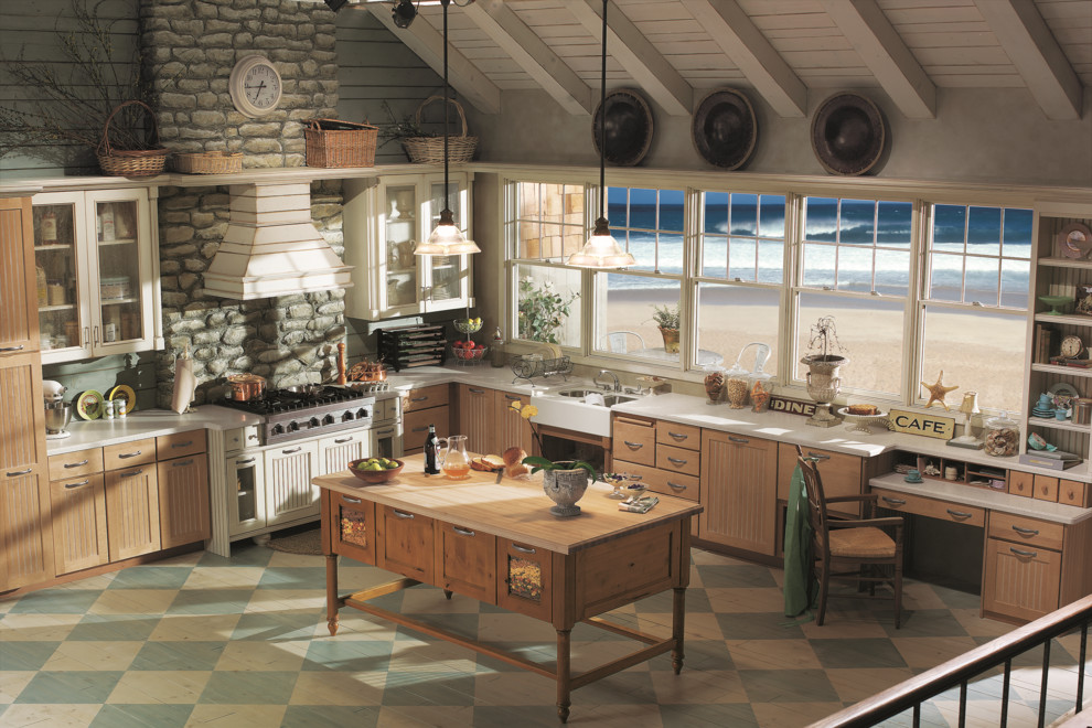 Foto di una grande cucina costiera con lavello stile country, ante in stile shaker, ante in legno chiaro, top in quarzite, elettrodomestici in acciaio inossidabile, pavimento in vinile e pavimento blu