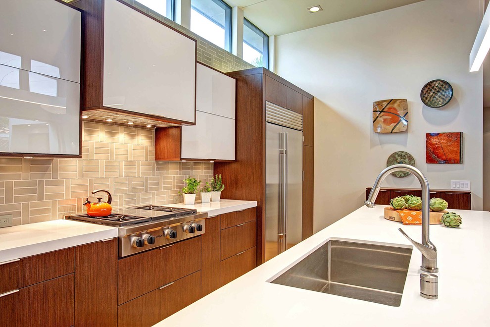 Kitchen - contemporary kitchen idea in San Diego