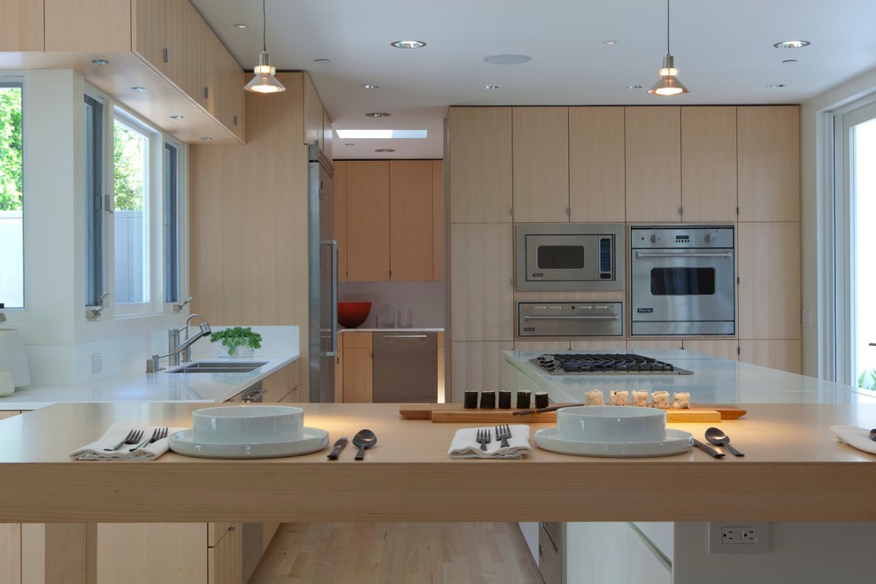 Inspiration for a contemporary kitchen remodel in Los Angeles