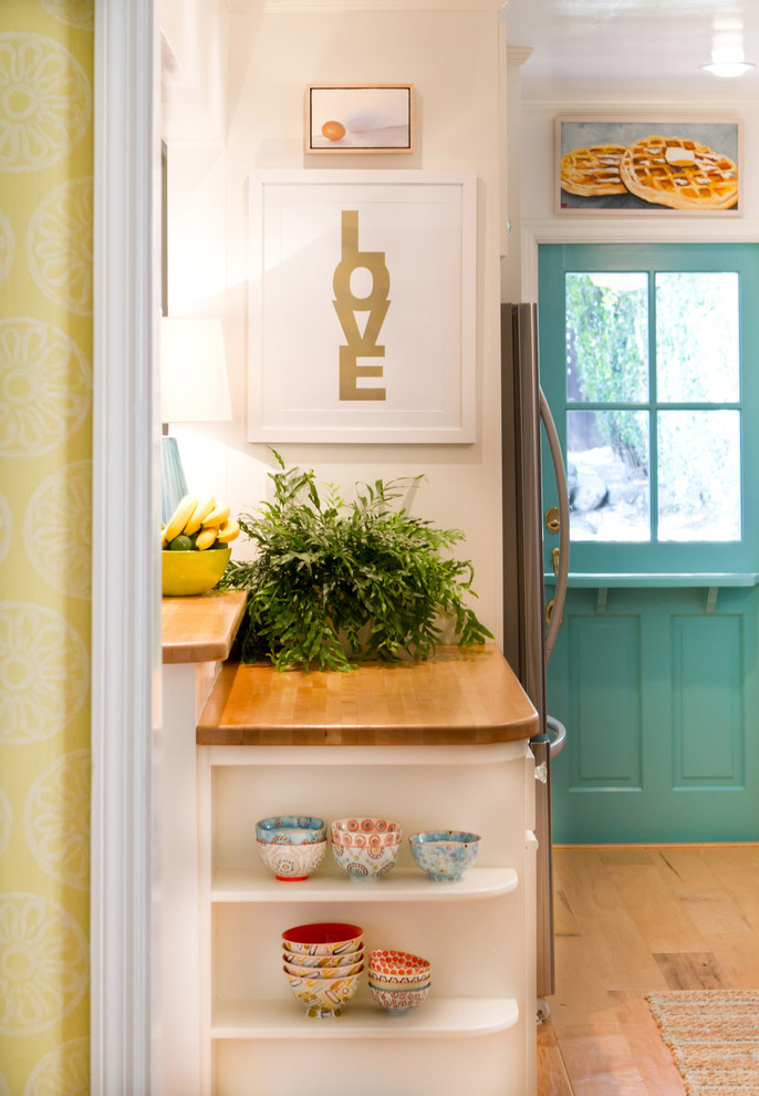 Beach style kitchen photo in Los Angeles