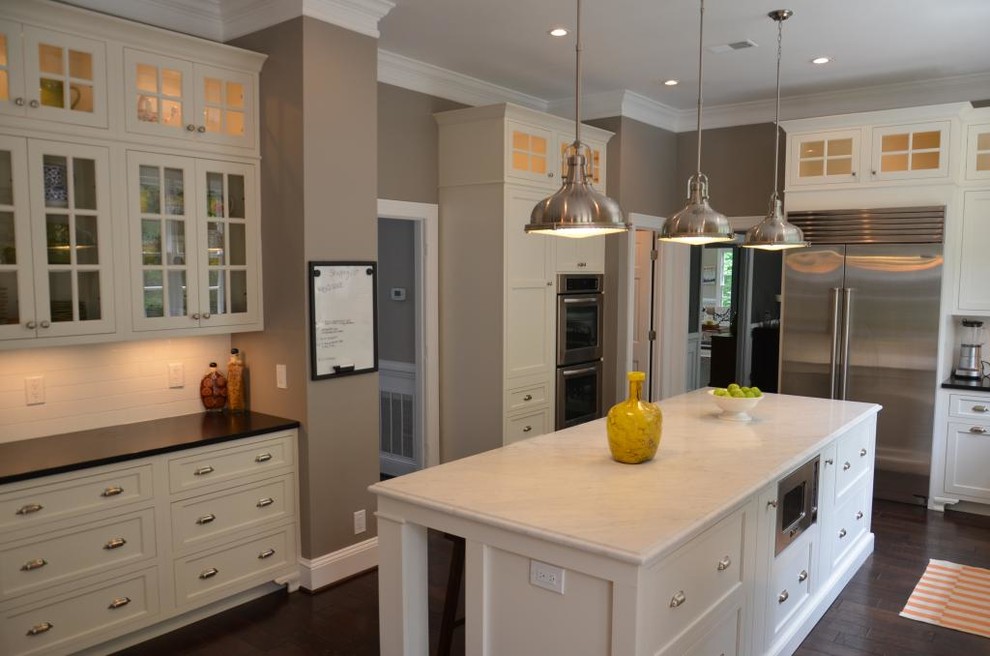 Example of a trendy kitchen design in DC Metro