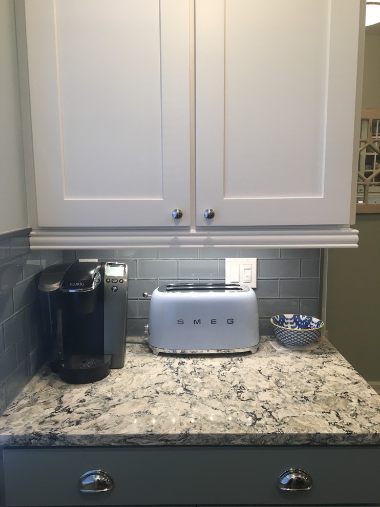 Kitchen - kitchen idea in Miami with quartz countertops