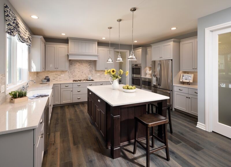Transitional u-shaped eat-in kitchen photo in Chicago with gray cabinets and an island