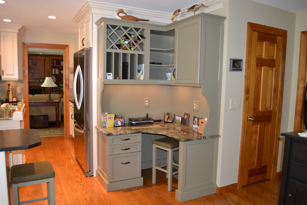 Camelot Drive Kitchen, Bedford Traditional Kitchen Boston by