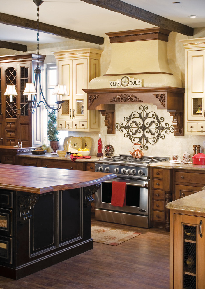 Kitchen - mediterranean kitchen idea in New York