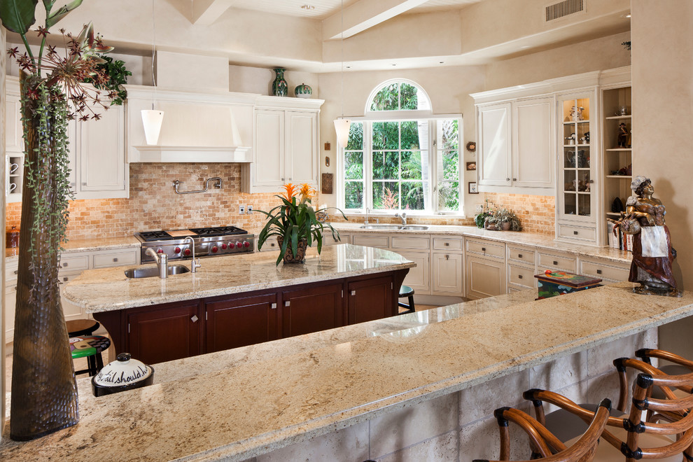 Example of a tuscan kitchen design in Miami