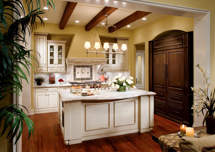 Canyon Creek Painted Brentwood Door Traditional Kitchen