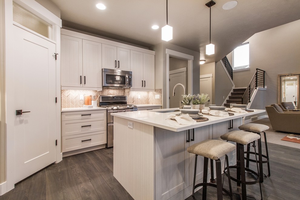 Kitchen - traditional kitchen idea in Salt Lake City