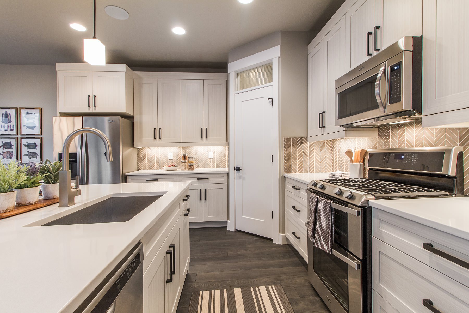 Corner Pantry - Photos & Ideas | Houzz