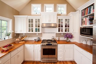 15 Gorgeous Kitchen Range Hoods That Are Eye Candy (Not Eyesores) - The  Most Beautiful Kitchen Hoods We've Ever Seen