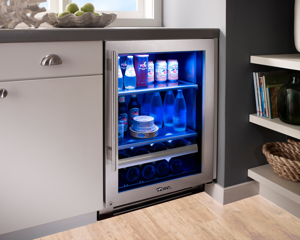 Inspiration for a kitchen remodel in St Louis with stainless steel appliances