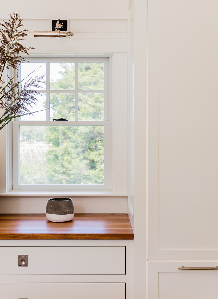 Example of a transitional kitchen design in Boston