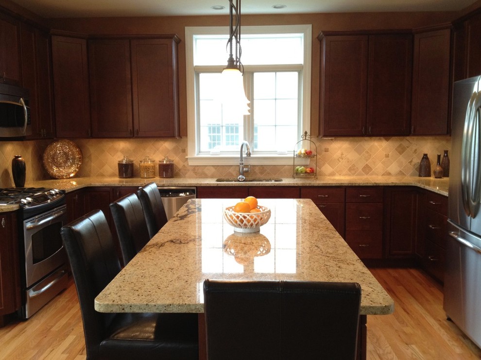 Inspiration for a timeless kitchen remodel in New York