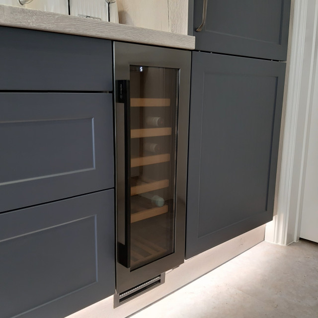 Caple wine fridge Modern Kitchen Buckinghamshire by DISCOVER