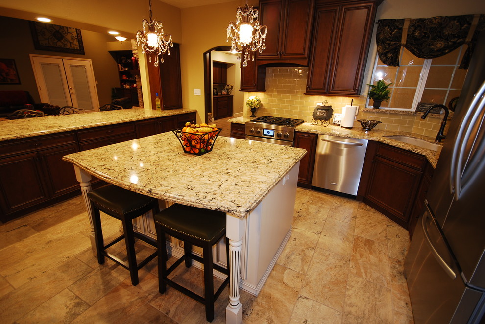Cappuccino Chocolate Cherry Bradshaw Traditional Kitchen Other By Blue River Cabinetry Kitchen Bath
