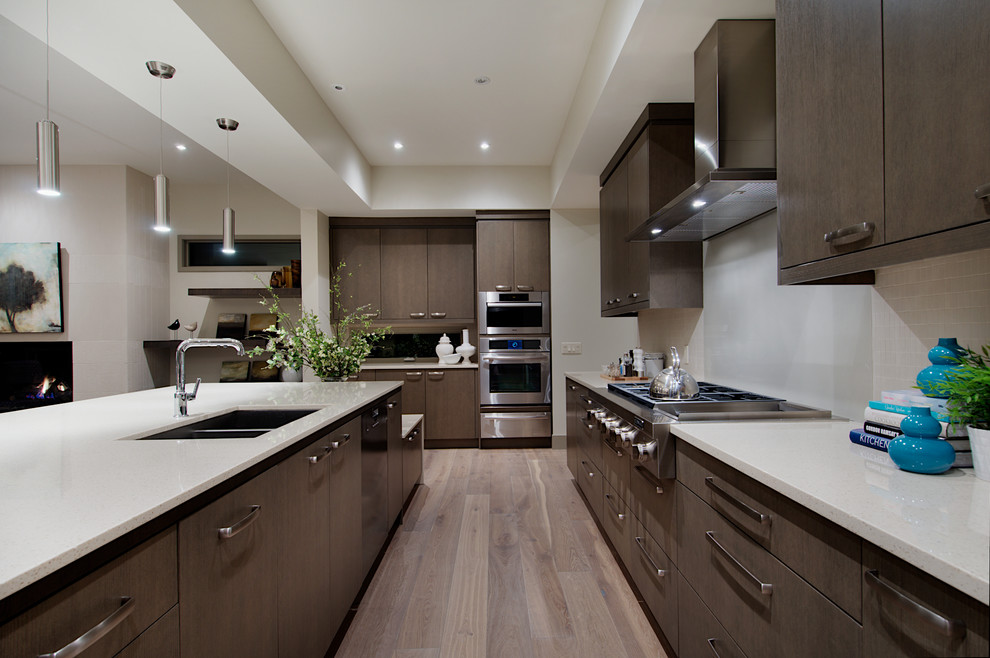 Kitchen - modern kitchen idea in Calgary