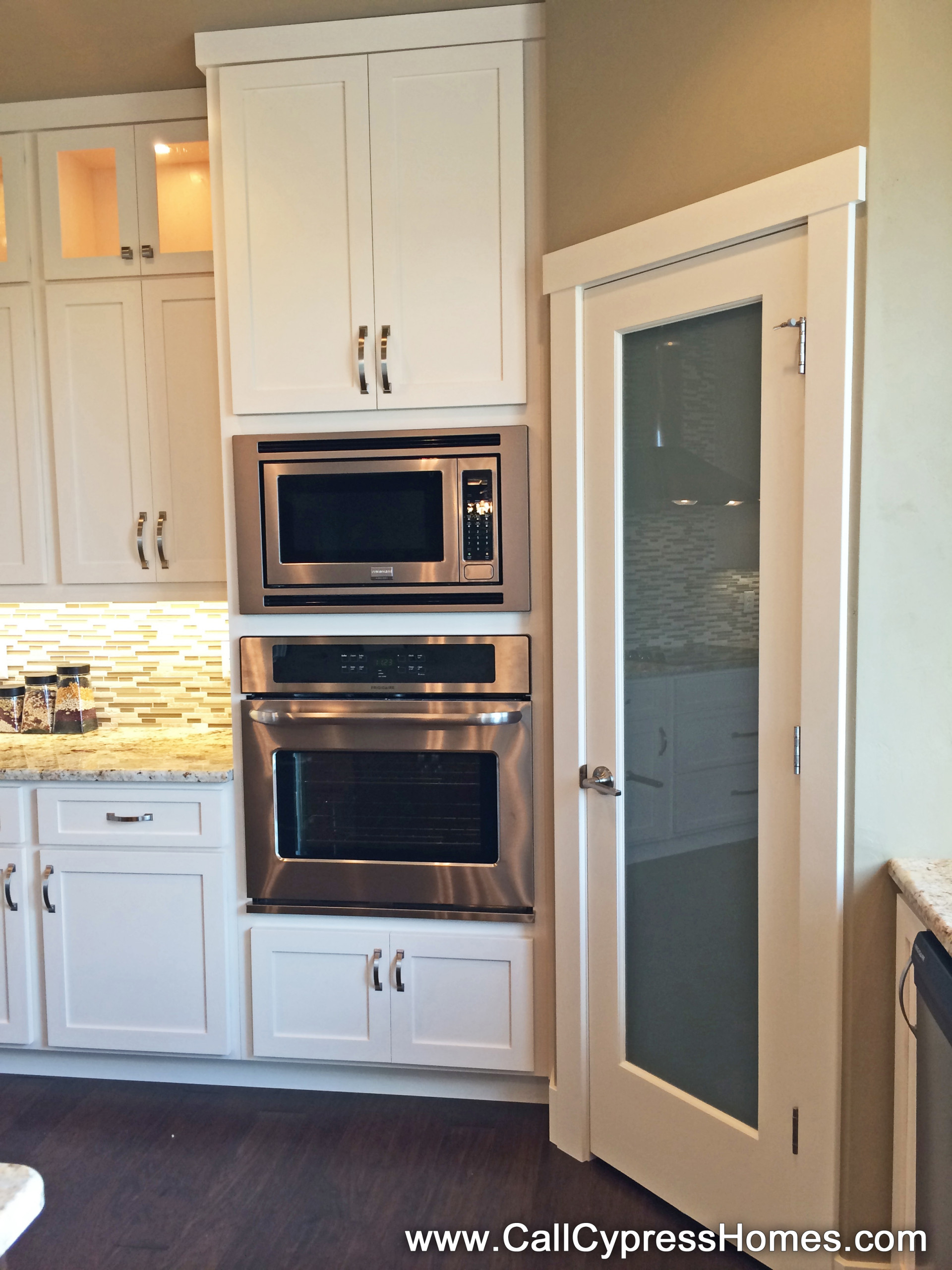 75 Beautiful Craftsman Kitchen With Glass Tile Backsplash Pictures Ideas November 2020 Houzz