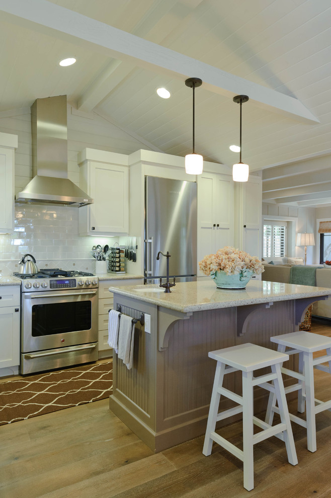 Example of a beach style kitchen design in San Francisco
