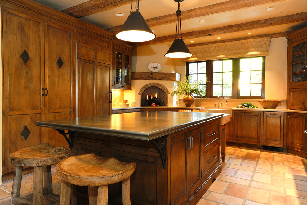 Immagine di una cucina classica