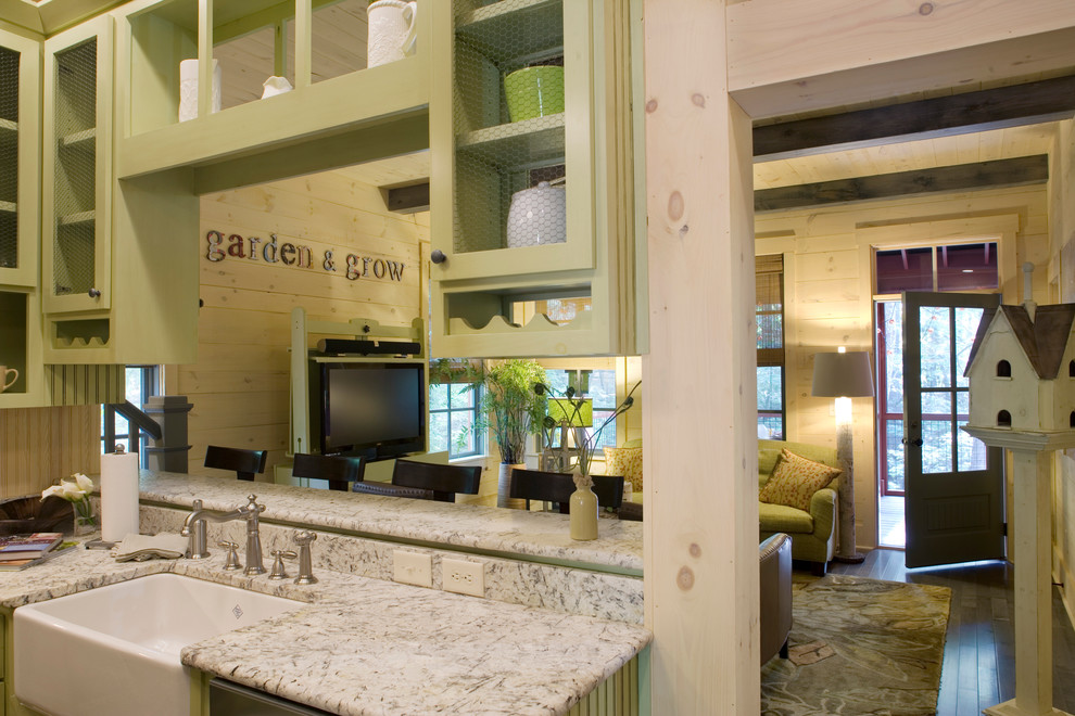 На фото: параллельная кухня-гостиная в стиле рустика с с полувстраиваемой мойкой (с передним бортиком), открытыми фасадами, зелеными фасадами и мраморной столешницей с