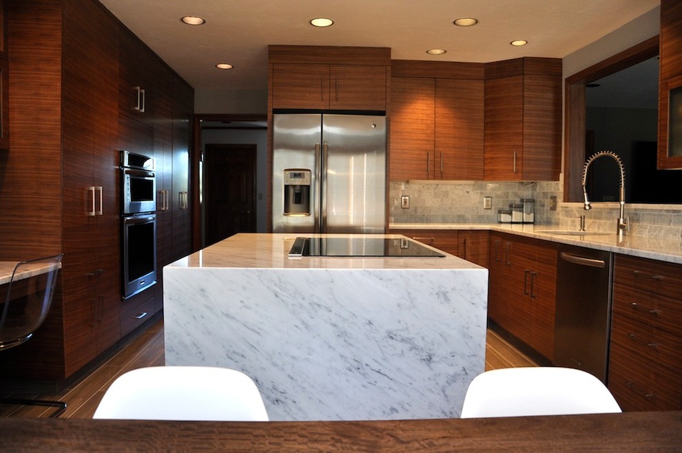 Immagine di una cucina minimalista con lavello sottopiano