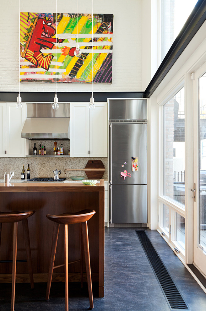 Eat-in kitchen - contemporary eat-in kitchen idea in New York with an island