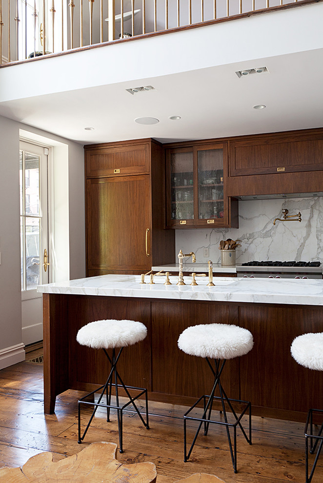 Foto di una cucina minimal con pavimento in legno massello medio