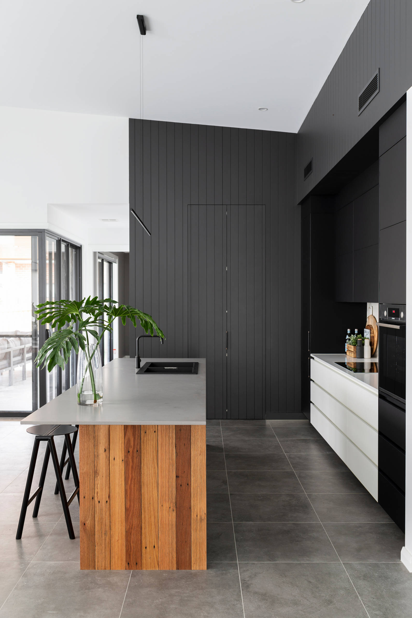 Casey Residence Modern Kitchen Canberra Queanbeyan By Studio Black Interiors Houzz