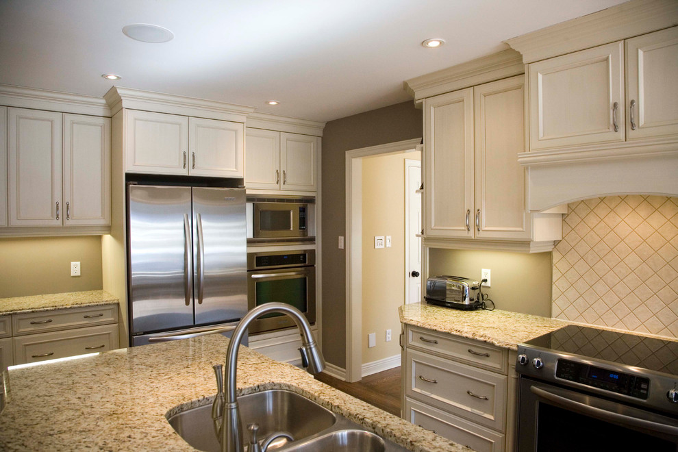 Casey's Creative Kitchens Portfolio - Traditional - Kitchen - Toronto ...