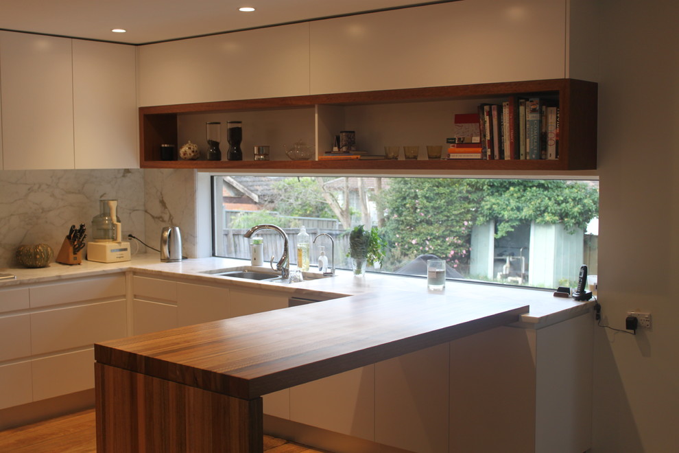 Kitchen - modern kitchen idea in Sydney