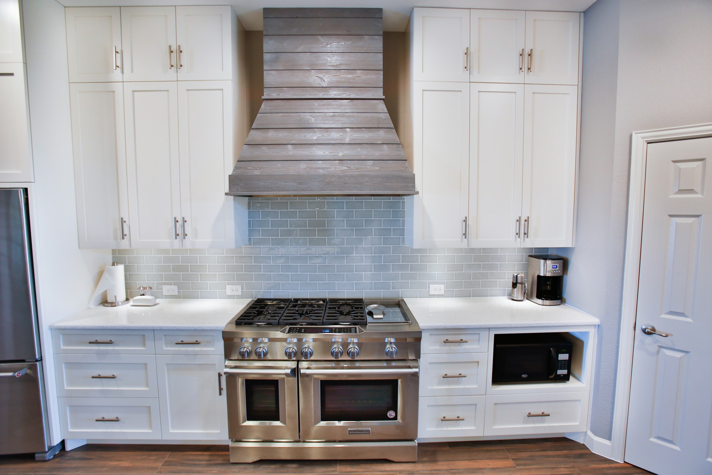 kitchens with chimney range hoods