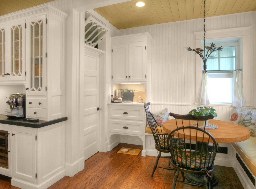 Elegant kitchen photo in Bridgeport