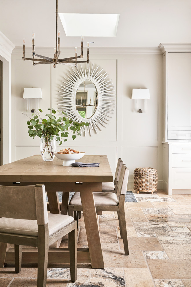 Imagen de comedor de cocina bohemio grande con suelo de travertino y suelo multicolor