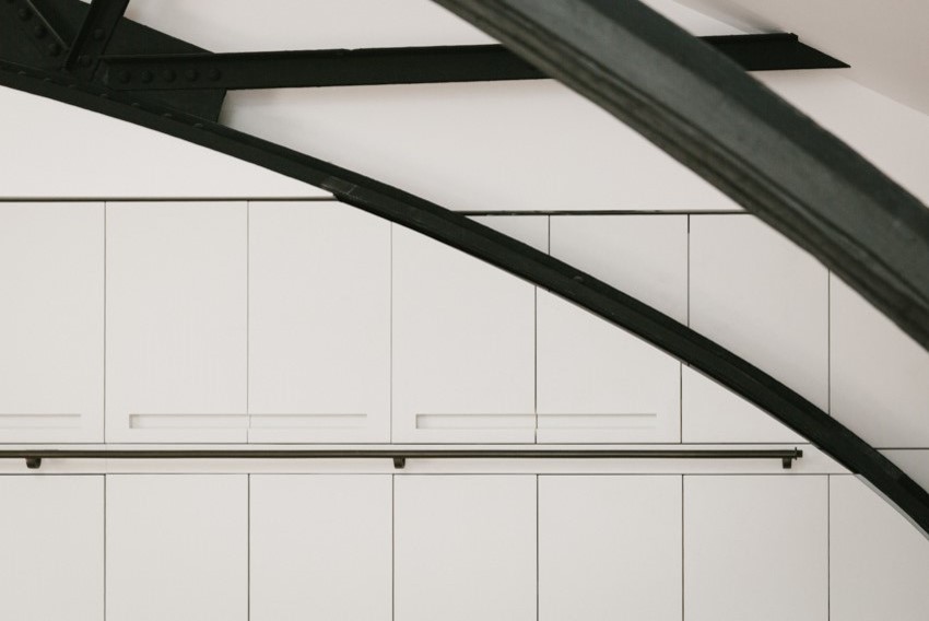 Offene, Mittelgroße Moderne Küche mit Betonarbeitsplatte und Kücheninsel in New York
