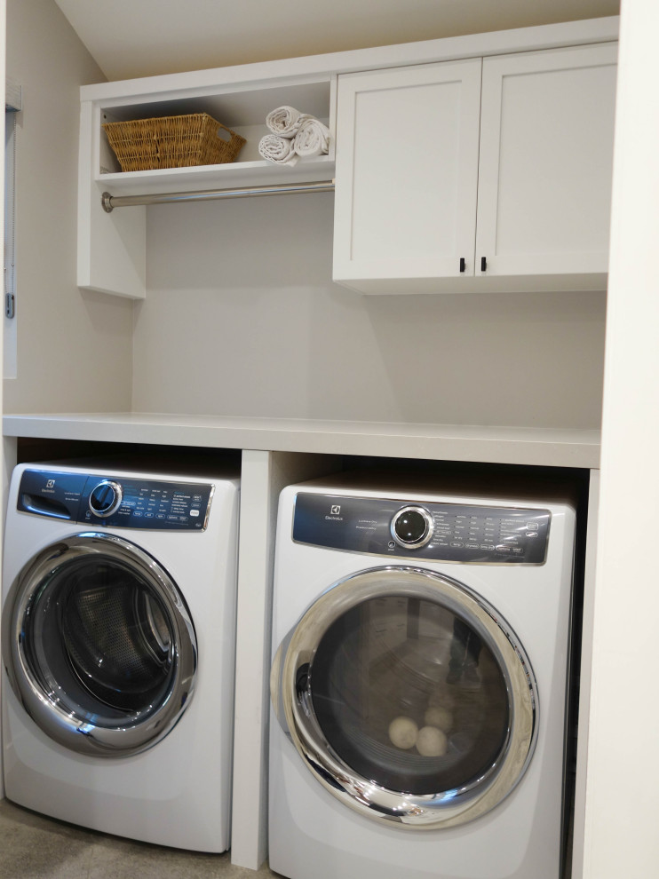 Laundry room - mid-sized 1960s u-shaped concrete floor and gray floor laundry room idea in San Francisco with a single-bowl sink, shaker cabinets, white cabinets, quartz countertops, white backsplash, ceramic backsplash and gray countertops