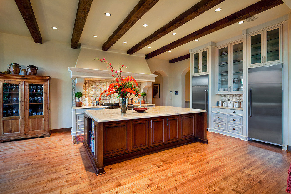 Example of a tuscan kitchen design in Austin