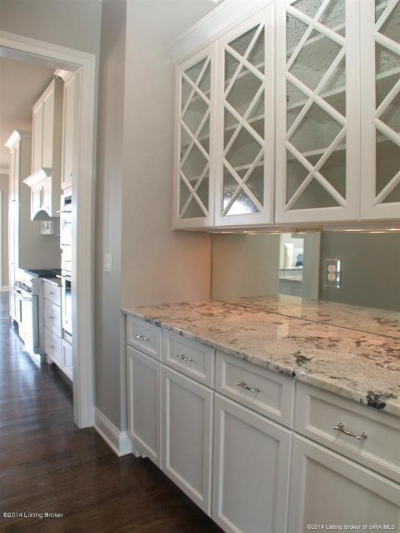 Example of a transitional kitchen design in Louisville