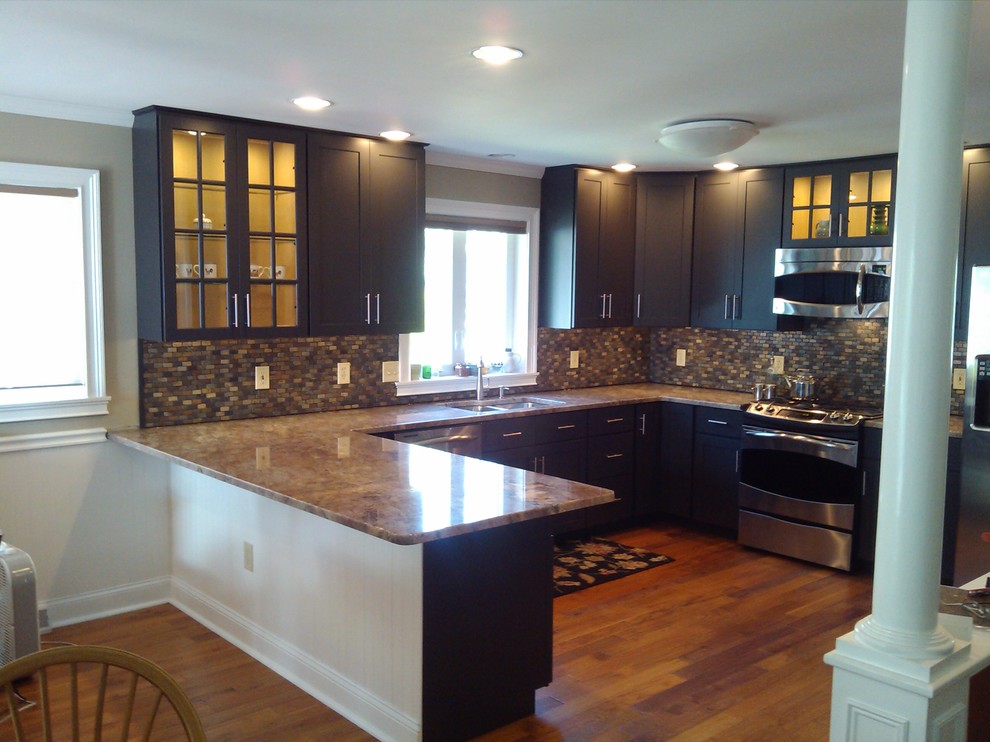Example of a classic kitchen design in Boston