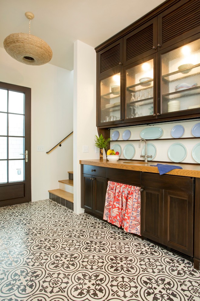 Design ideas for a beach style kitchen in Charleston.