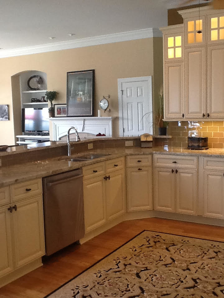 Large island style kitchen photo in Charleston