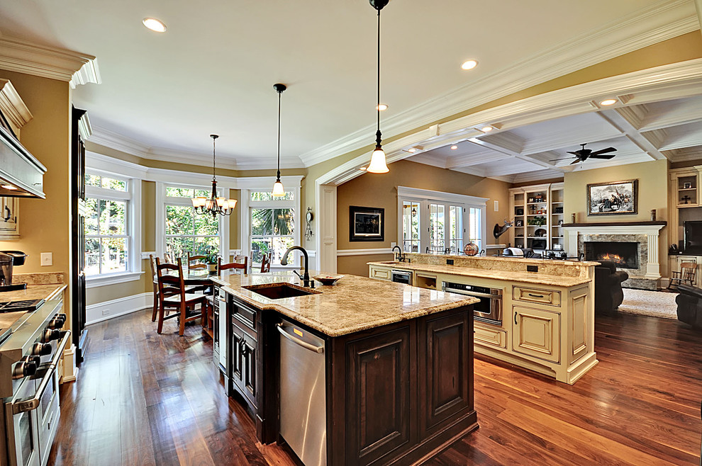 Inspiration for a traditional kitchen in Charleston.