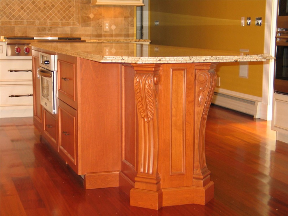 Charlton Kitchen - Traditional - Kitchen - Boston - by Creative Cabinets | Houzz