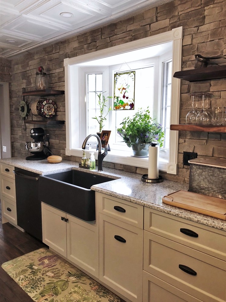 Charming Country Kitchen Reno Farmhouse Kitchen Toronto by