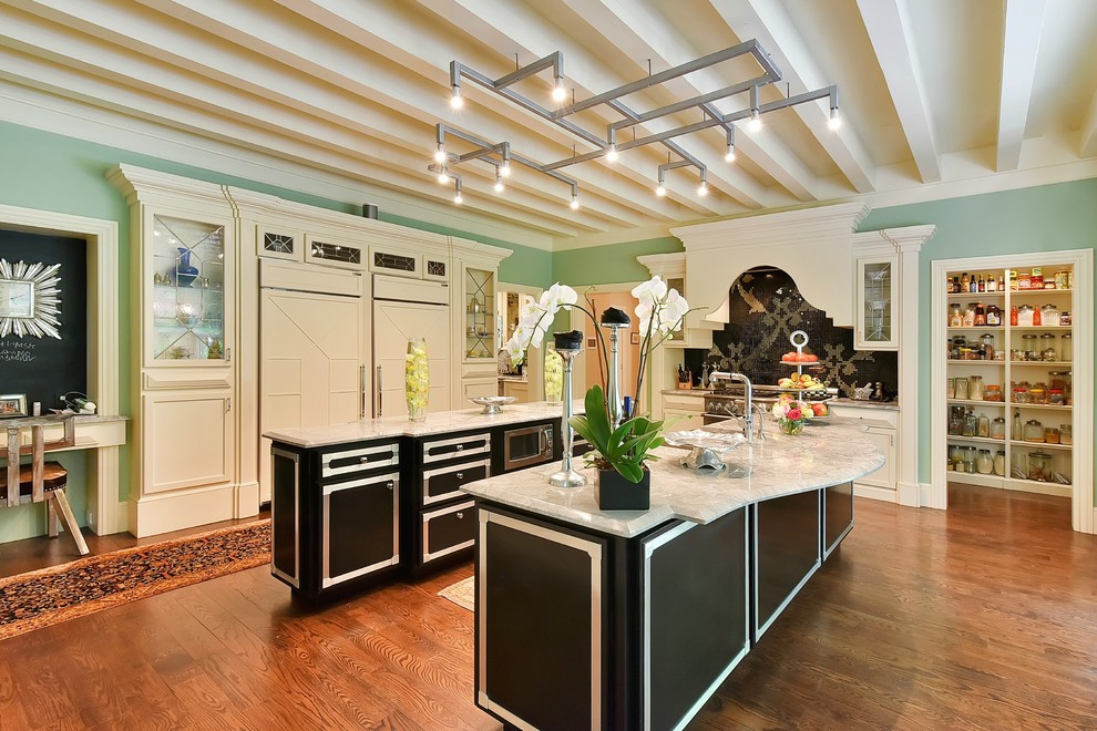 Design ideas for a classic kitchen in New York.