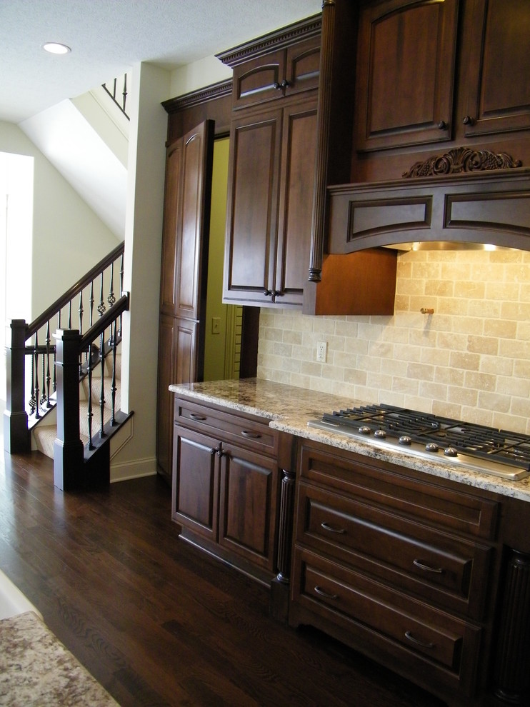Example of a classic kitchen design in Columbus