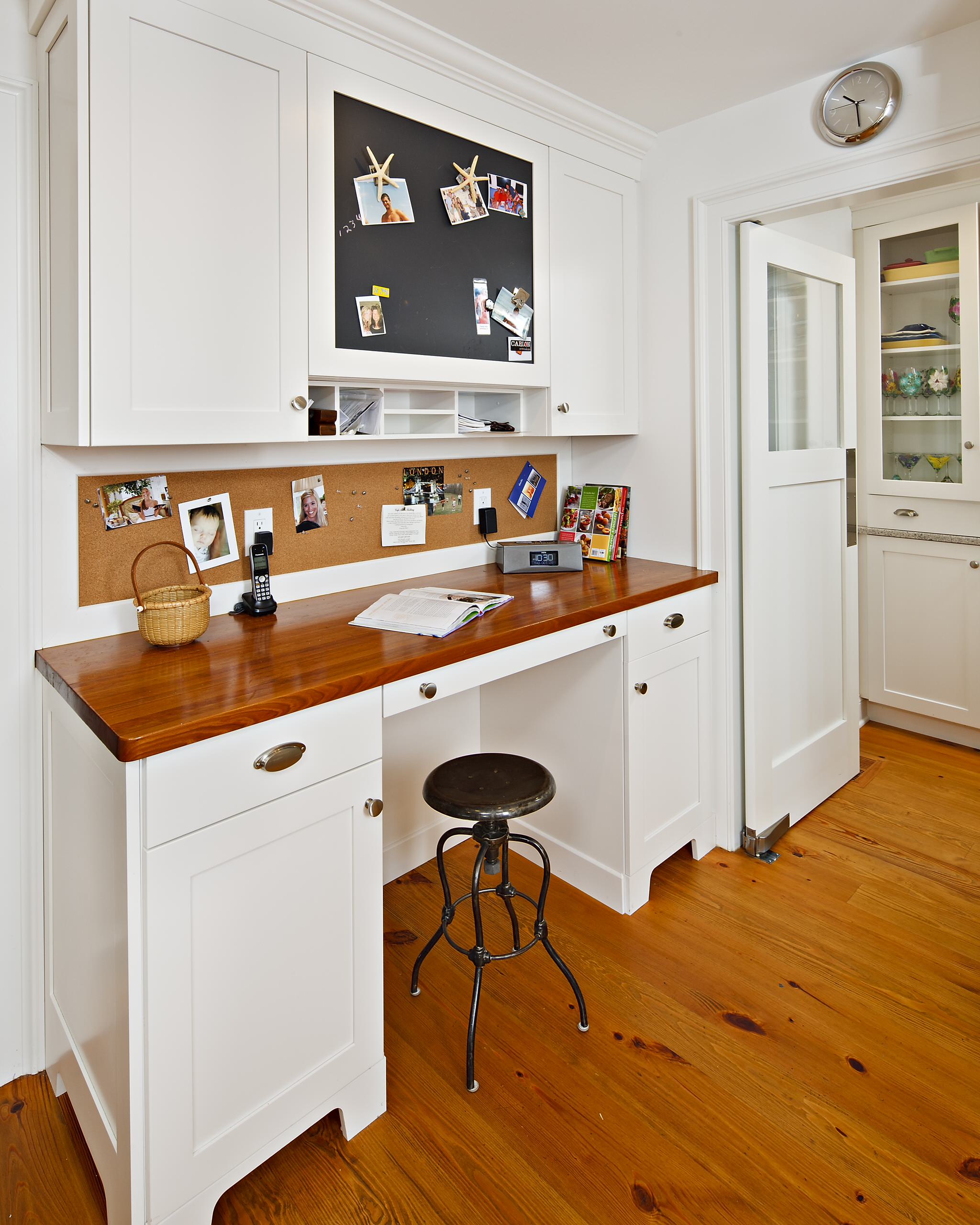 письменный стол на кухне