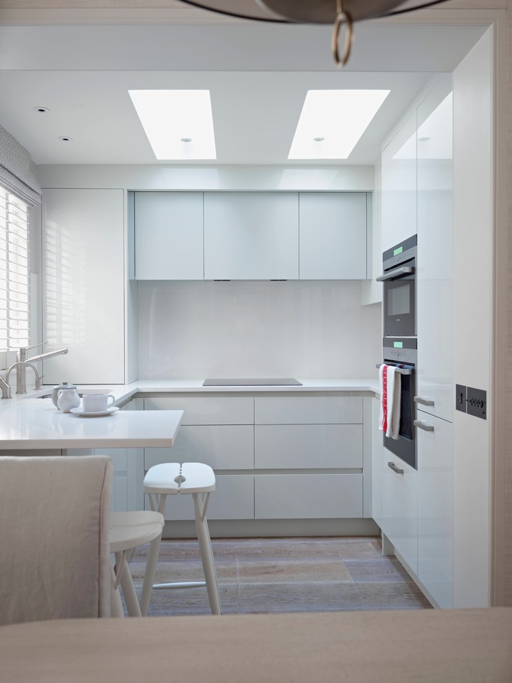 Photo of a contemporary kitchen in London.