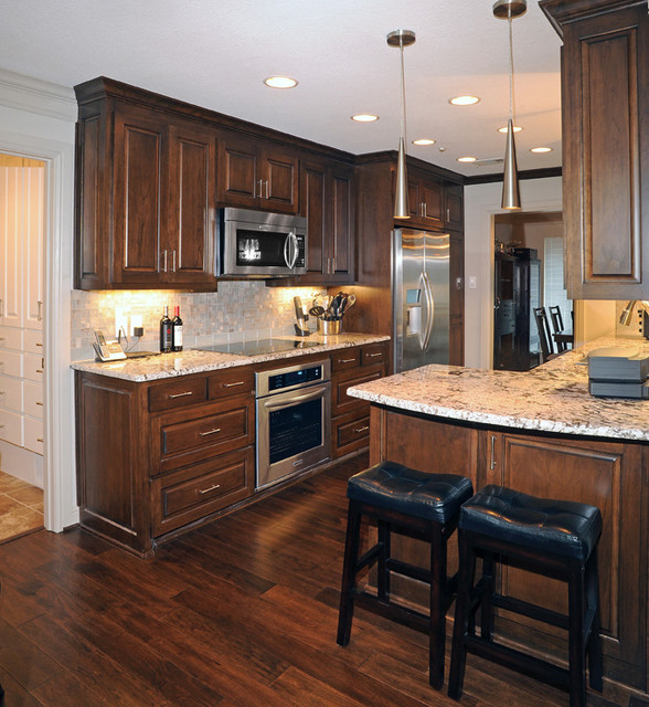 Cherry Klassisch Küche Dallas von Chip's Kitchens