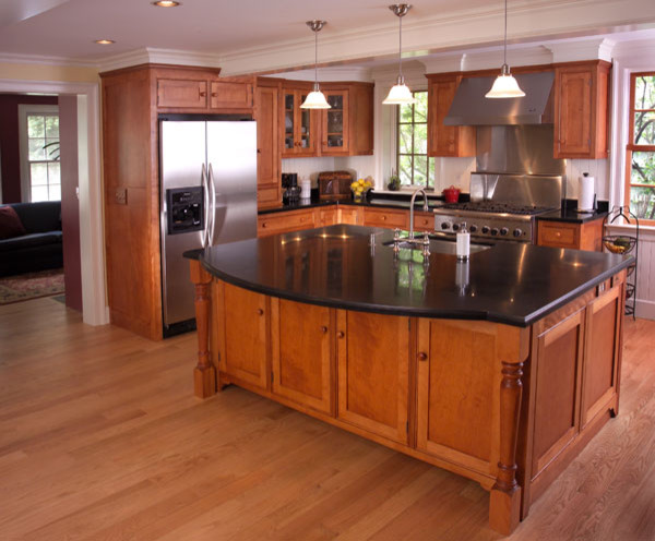Photo of a traditional kitchen in Bridgeport.